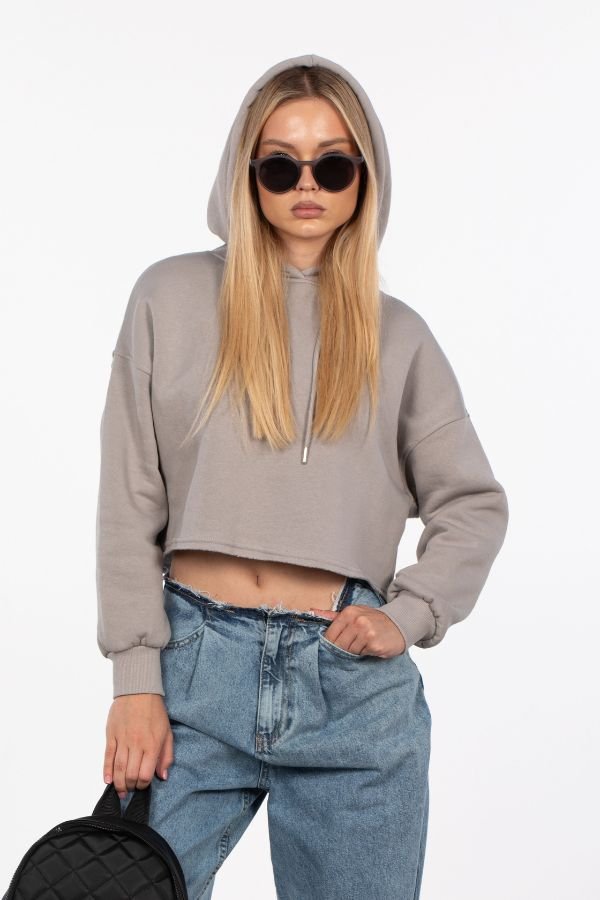 Cropped Hoodie With High-Waisted Jeans