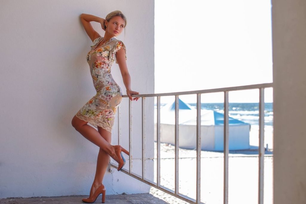 Fitted Midi Dress, Strappy Heels and Shoulder Bag
