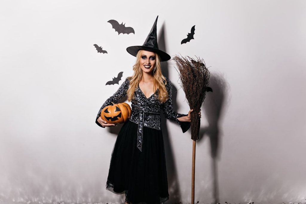 6 Halloween Outfit Ideas: Cute Costume Ideas for Women