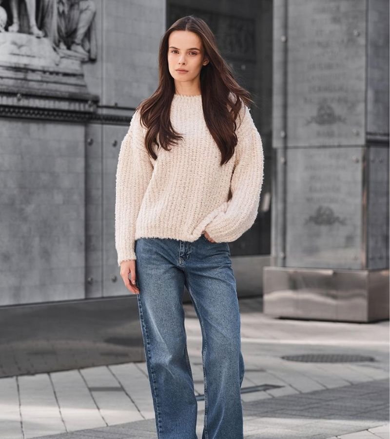 Oversized Sweater with Straight-Leg Jeans
