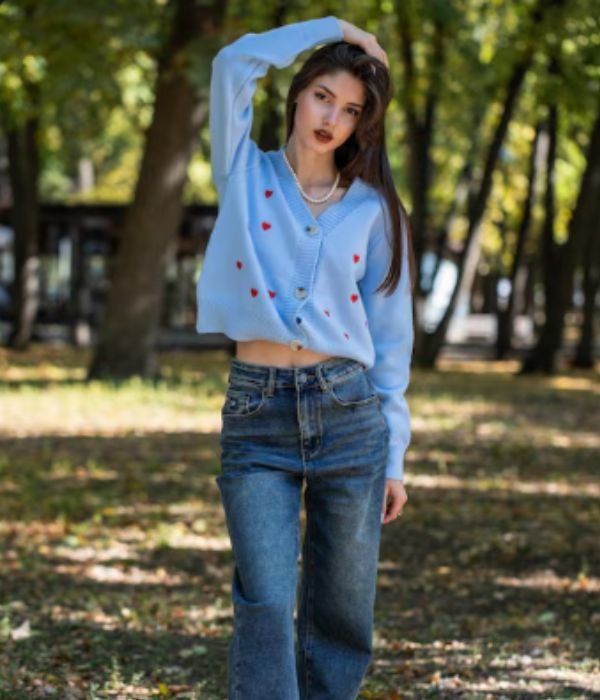 Classic Buttoned Cardigan With Straight-Leg Jeans