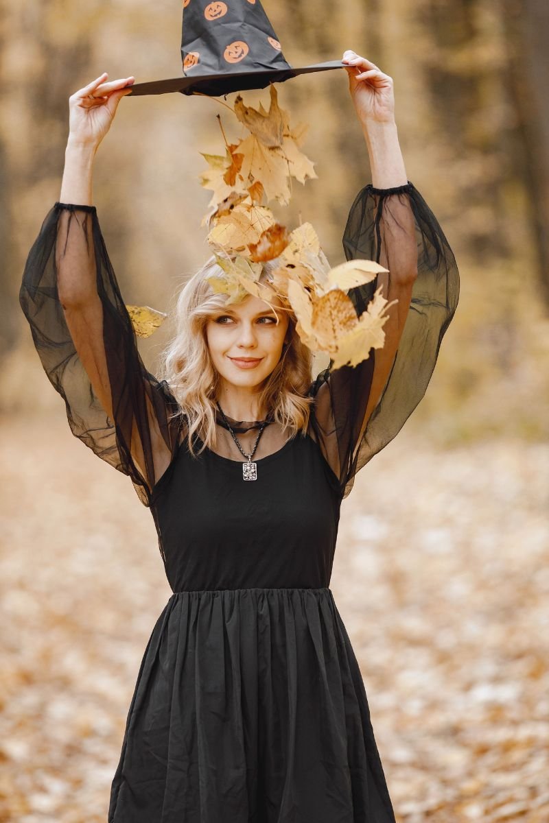 Classic Witch Halloween Outfit