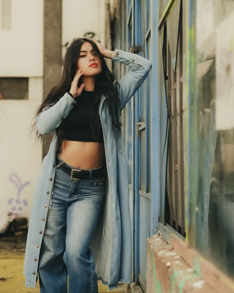Long Jacket With Straight-Leg Jeans