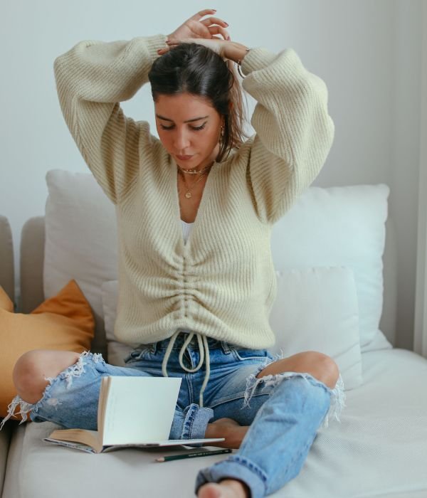 Soft Cardigan With Boyfriend-Style Jeans